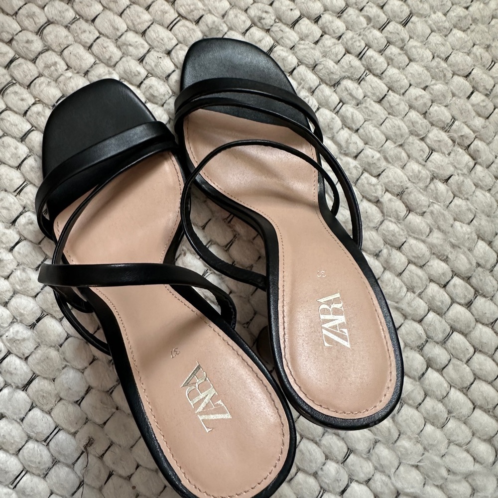 ❌ SOLD ❌ ZARA black and brown sandal heel. great condition